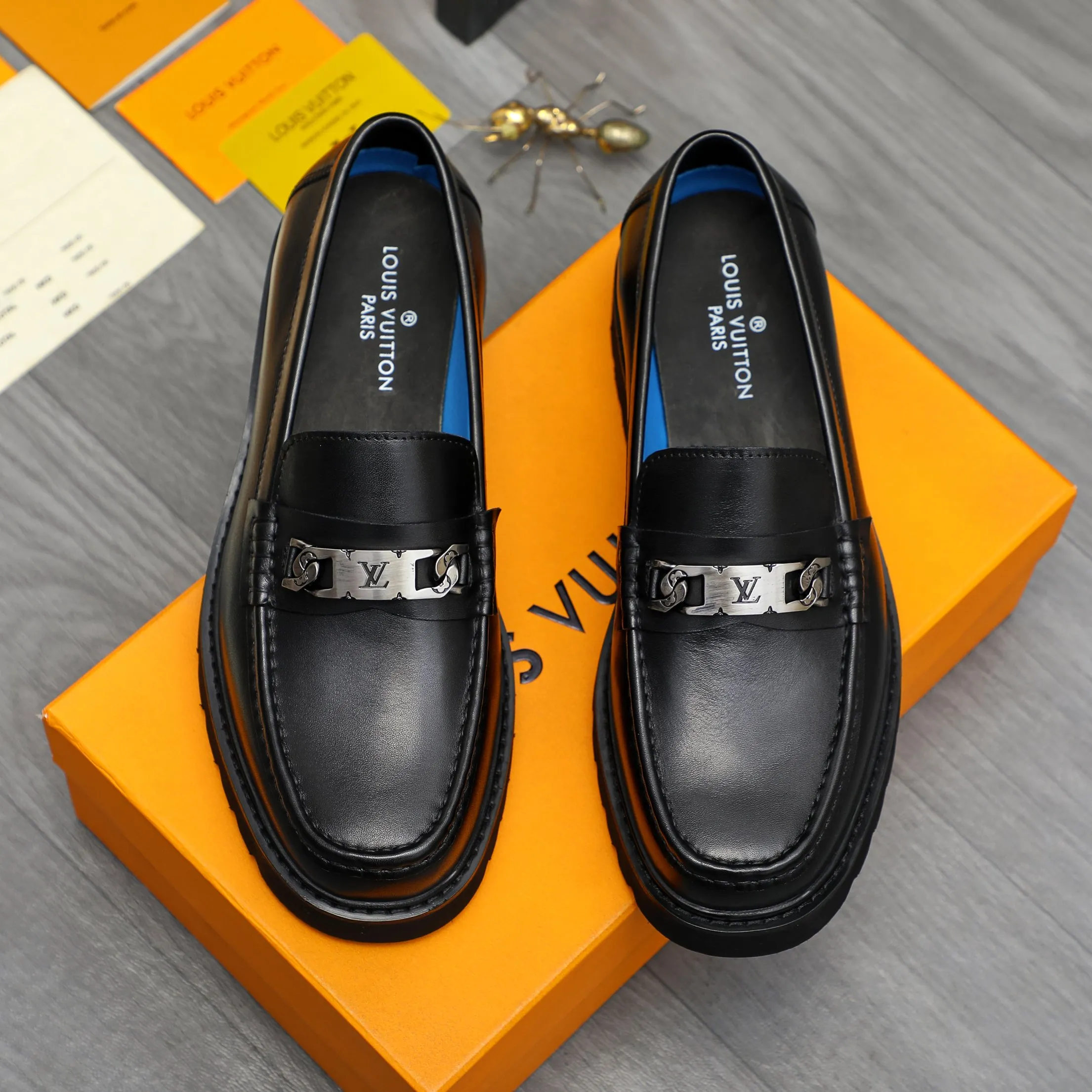 Men's shoes 💰p480 Product trademark: LV (Louis Vuitton) business slip-on leather shoes Regular size: 38-45 (45 is custom-made and non-returnable) Product materials: Selected high-quality cowhide upper, cowhide lining, original rubber outsole
